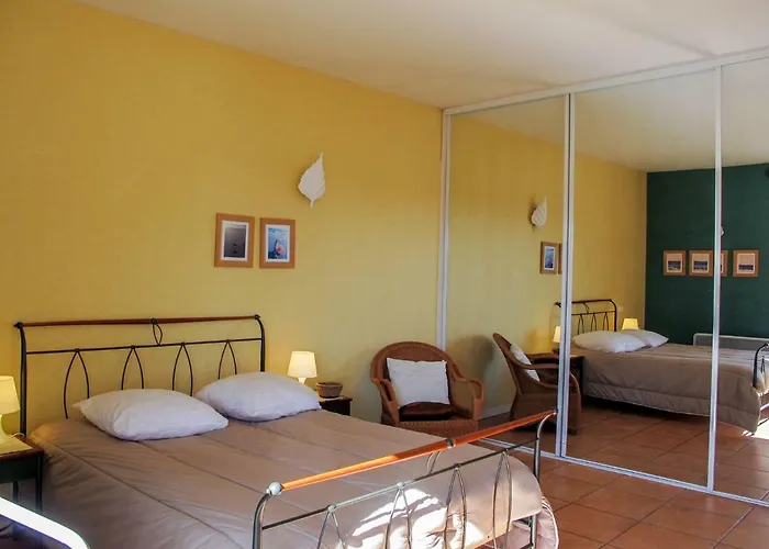 Les Pinasses By Interhome
