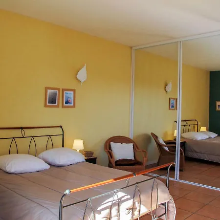 Les Pinasses By Interhome